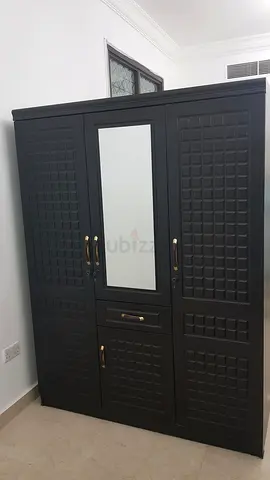 Elegant Wooden 3 door Wardrobe with Mirror