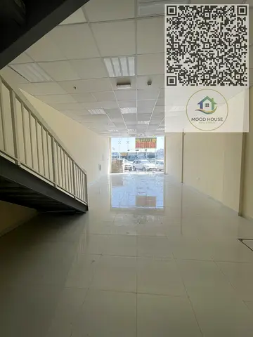 معرض تجاري في اماره عجمان منطقه الصناعيه 2بسعر مميز علي 4 دفعات