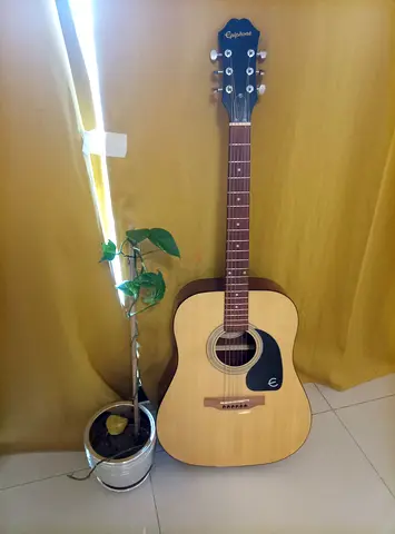 Epiphone Acoustic Guitar in Great Condition
