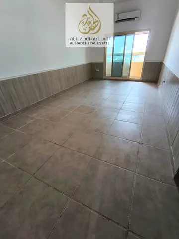 غرفتين وصاله مع ٣ حمام وخزائن بالحائط صاله منعزله مساحات كبيره واطلاله كامله مفتوحه وبسعر ممتاز جدا