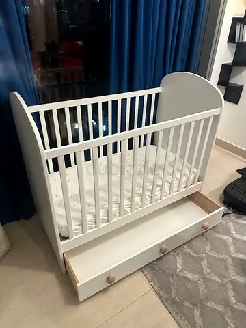Baby crib for sale