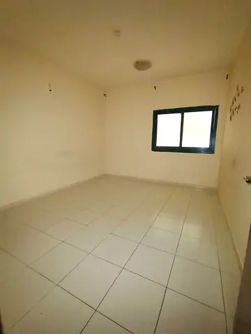 شقه بالمجاز 2 غرفتين وصاله منفصله  مع موزع ومطبخ و2 حمام موقع مميز بجميع الخدمات مطله ع محطه القصبا تكيف مركزي متوفر باركن داخال البنايه