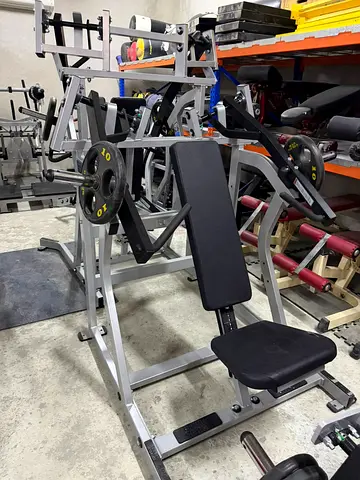 HAMMER STRENGTH
ISO-LATERAL SUPER INCLINE