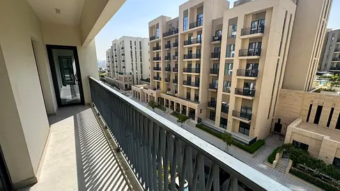 للبيع شقة رائعة مع بلكونة وإطلالة مميزة في جزيرة مريم