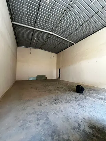 Warehouse for rent in Umm Al Quwain, 2500 sq ft, suitable for storage and manufacturing, 25 kW electricity, ready to use, rent 100,000 AED