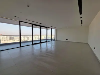 للبيع شقة فخمة في برج شرفات الشارقة اول ساكن اطلالة بحرية