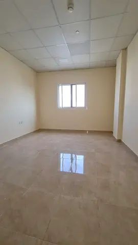 شقه عائليه تاني ساكن غرفه وصاله بقلب الشارقه المصلى مساحه واسعه مطبخ تصميم حديث موقع قريب من جميع الاحتياجات