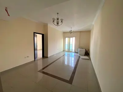 للبيع شقة غرفة وصالة في برج منازل 5