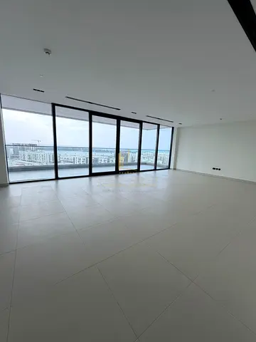 شقة فاخرة للبيع اول ساكن تملك حر لجميع الجنسيات واطلالة رائعة