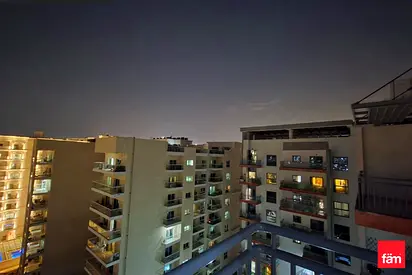 Metro | High Floor | Closed Kitchen | Corner Unit