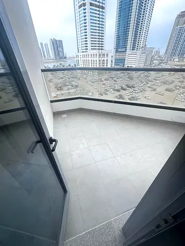 غرفتين وصالة مع أستور بالخـان بلكونة وباركن مجاني تاني ساكن عائلات فقط وتسهيلات دفع 70 الف درهم .