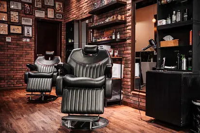AWARD-WINNING  PREMIUM GENTS SALON - DUBAI