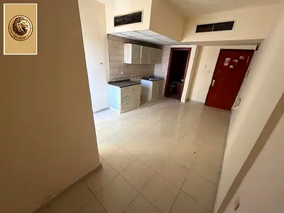 🏡 للإيجار السنوي – الروضة 2 – عجمان 🏡 فرصة مميزة للسكن بسعر ممتاز 🔥 🔹 استوديو مع بلكونة 🔹 مساحة جيدة وتصميم عملي 🔹 إضاءة طبيعية ممتازة 🔹 بناية