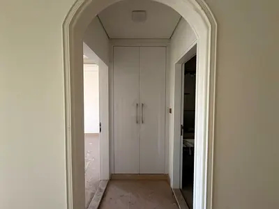 نحن اكثر من مجرد خدمه لانك تستاهل الافضل  في قلب المدينة، قريب من كل ما تحتاجه". "سكن مهيأ يجمع بين الراحة والخدمات". "استمتع بأسعد الأحياء السكنية".