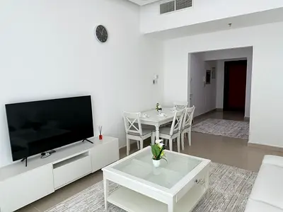ارقي غرفه وصاله مفروش  علي كورنيش عجمان