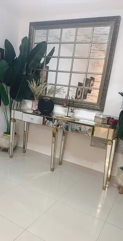 Elegant Mirrored Console Table with Stunning Mirror Background