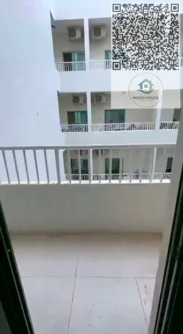 للبيع مباشرة من المالك وبدون عمولات، استوديو مميز في سمارت تاور بمنطقة العامرة. يقع العقار في برج حديث يتميز بموقع استراتيجي قريب من الطرق الرئيسية وا