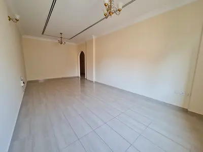 شقه عائليه جميله غرفه وصاله مع جيم ومسبح  مجانا في  الشارقه القليعه بالقرب من جميع الخدمات وايضا كورنيش الحيره وعجمان