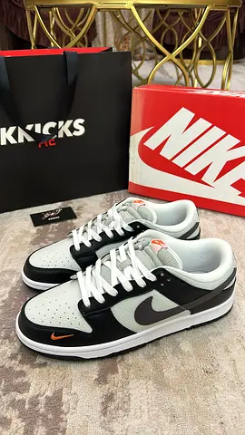 Nike Dunk Low ‘Black/Total Orange’