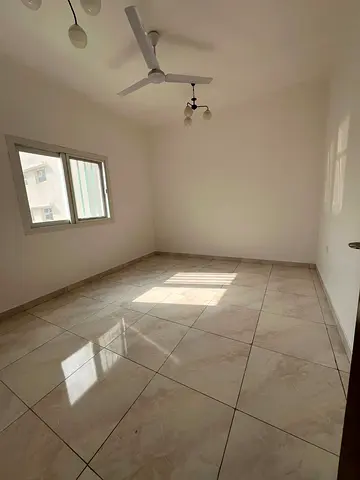 كاميرات مراقبة تعمل على مدار 24 ساعة  برج عائلي بالكامل  مواقف خارجية مجانية فقط  صيانة ممتازة طوال العام  الموقع والمعالم القريبة:  مول  سوبرماركت  م