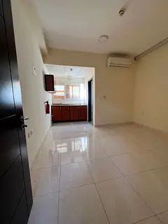 Clean family studio in Sharjah Al Nabaah, ready to move in. Separate kitchen, ideal for a small fami
