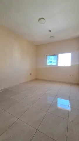 عرض مميز في النباعة – غرفة وصالة بتكييف سبليت