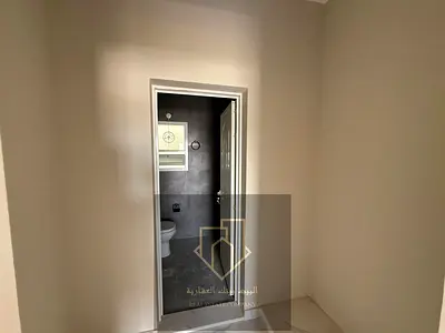 موقع مميز  | مناسب للسكن العائلي | مساحه ممتازه   | قريب من جميع الخدمات | تشطيب سوبر ديلوكس