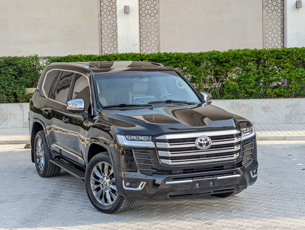 Toyota Land Cruiser 2015 — photo 1 of 20