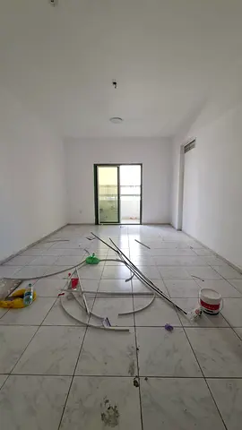 شقة غرفتين وصالة في القاسمية، سكن عائلي فقط، الإيجار 38,000 درهم، 4 دفعات.