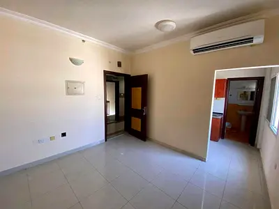 🏠✨ استوديو للإيجار في الشارقة  📍 الموقع: النبعة – موقع مميز قريب من الخدمات  🏢 التفاصيل: ▪️ استوديو بمساحة جيدة ▪️ حمام واحد ▪️ مطبخ منفصل ▪️ غاز م