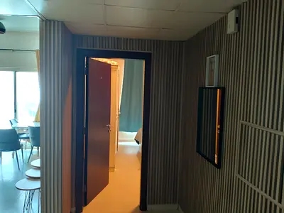 للبيع شقه غرفه وصاله مع بلاكونه في ابراج ستي تاور