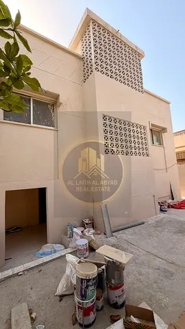 � للبيع بيت في إمارة الشارقة – منطقة الصبخة  📍 موقع مميز وقريب من الخدمات  ✨ البيت مصين ومجدد بالكامل ✨ لا يحتاج أي مصاريف