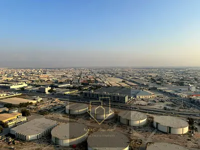 شقة غرفتين وصالة للبيع بإطلالة مفتوحة في برج الكونكر – إمارة عجمان فرصة نادرة لامتلاك شقة واسعة في برج سكني معروف، تجمع بين المساحة الكبيرة، التصميم ا