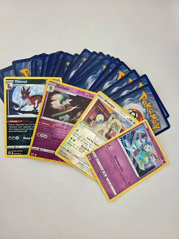 Pokemon- Bundle of cards with common, uncommon and limited rares.