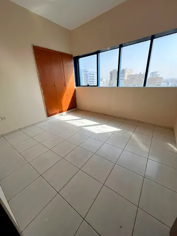 🔥 فرصة ذهبية للإيجار في الشارقة – الرولة 🔥 🏡 شقة للإيجار السنوي – أول ساكن بعد التجديد بالكامل ✨
