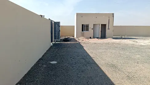 فرصة استثمارية نادرة: حوشة جاهزة للبيع في الصجعة – منطقة السكرابات والمزادات