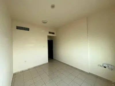 غرفة وصاله مميزة جدا / على كورنيش عجمان /  على البحر مباشر