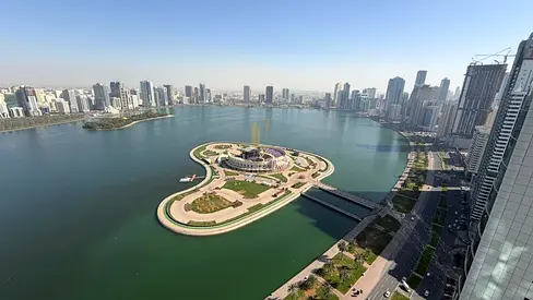 للبيع | شقة 4 غرف ماستر بإطلالة بحرية كاملة | مفروشة وجاهزة للسكن