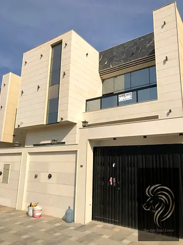 5 غرف نوم رئيسية | تصميم أنيق | للإيجار