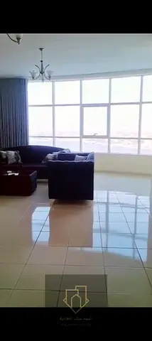 موقع ممتاز - مساحه كبير - قريب من مخرج دبي والشارقه - قريب من جميع الخدمات - باركن مجانا - مسبح - جيم