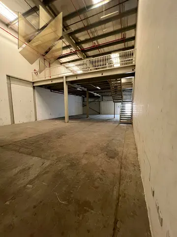 شبرة للإيجار في الصناعية 18 – مساحة 4,300 قدم مربع