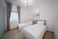 Middle Bedroom Available in Shared Apartment