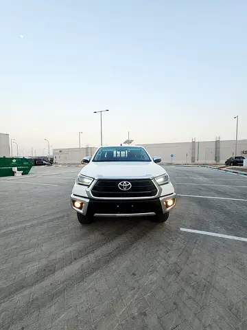 تويوتا هايلكس SR5 موديل 2025