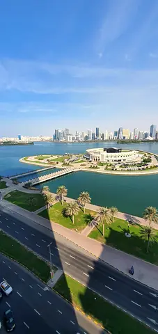 *شقة للإيجار غرفتين نوم وصالة تكييف مجاني في برج أول صف على البحيرة أطلالة رائعة أمامية على البحيرة