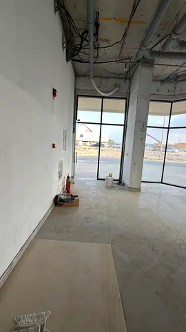 For Rent shop in prime location, close to all services.