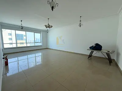 للبيع شقة مميزة في برج المهند – كورنيش البحيرة – الشارقة