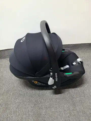Maxi-Cosi - Pebble 360 Car Seat - Essential Black Pebble 360 car seat for infants  from birth to 15