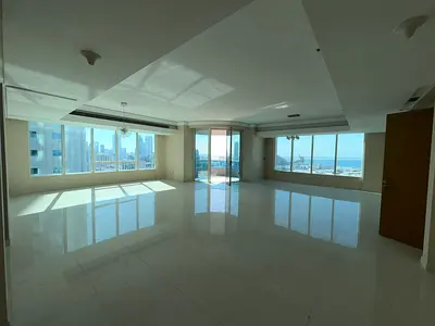 للبيع شقة فاخرة مع اطلالة رائعة  في البرج الأزرق