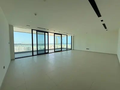 🌊✨ شقة فاخرة بإطلالة بحرية للبيع في تيراس الشارقة – الخان