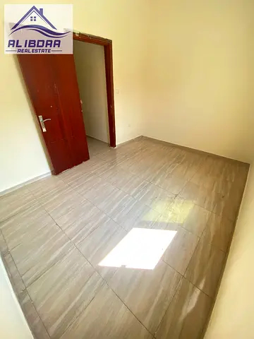 للبيع – بناية في منطقة البستان  بناية تصريح أرضي + 4 طوابق على زاوية شارعين، بمساحة أرض 2000 قدم مربع